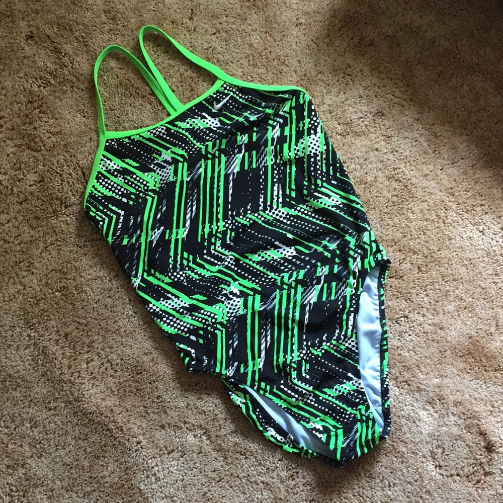 Nike Onepiece Swim Suit (NWOT)